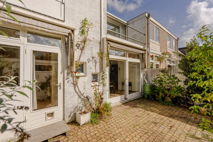 Tussenwoning te koop: Van der Marckstraat 7, Wassenaar