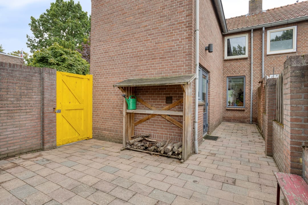 Photo 23 of Hoofdstraat 151
