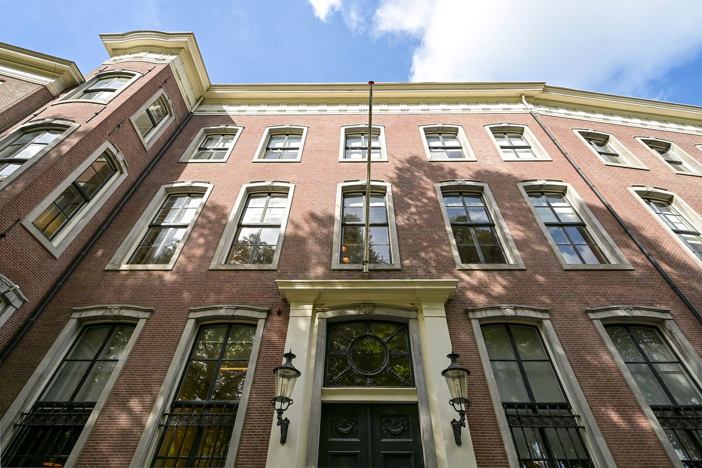 View photo 2 of Lange Vijverberg 4