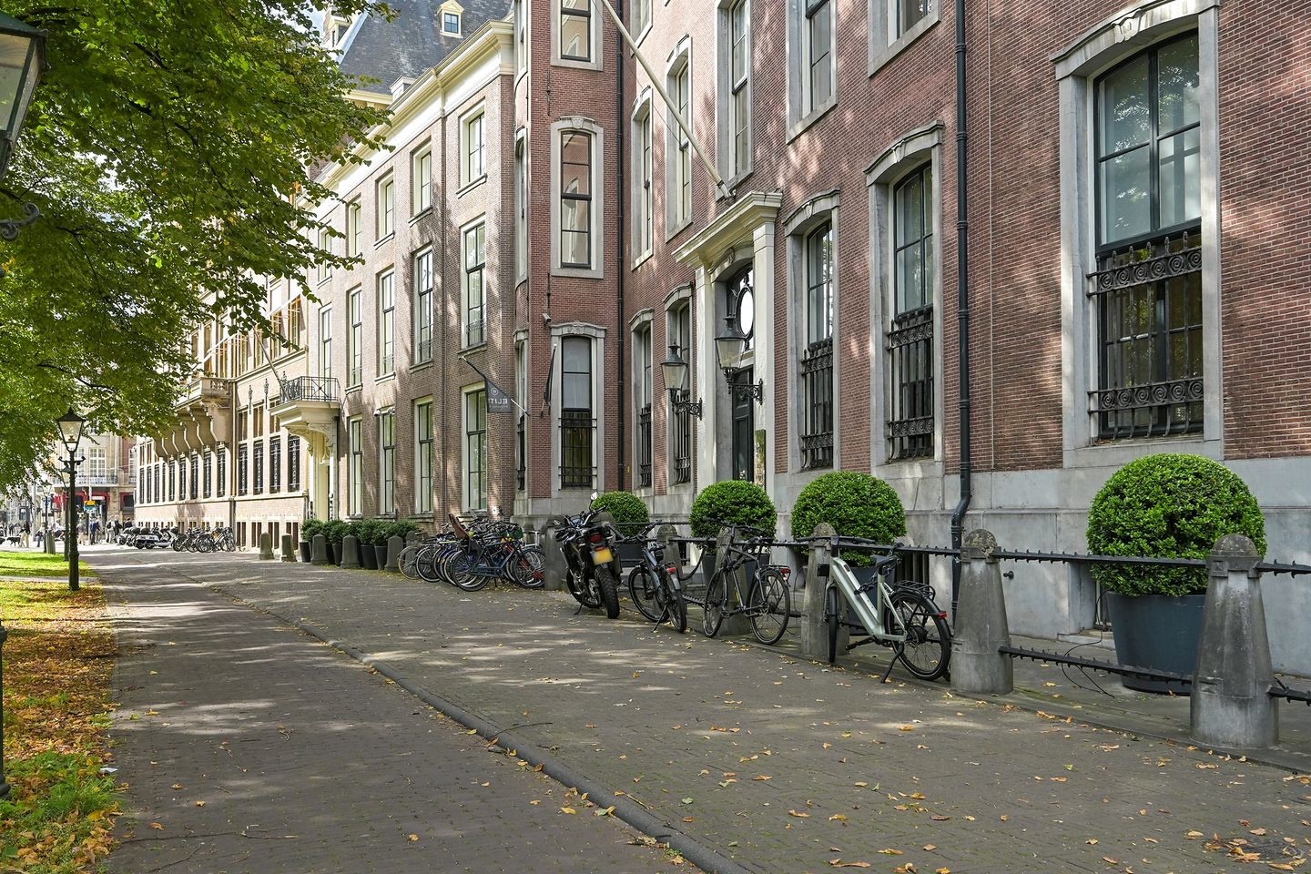 View photo 4 of Lange Vijverberg 4