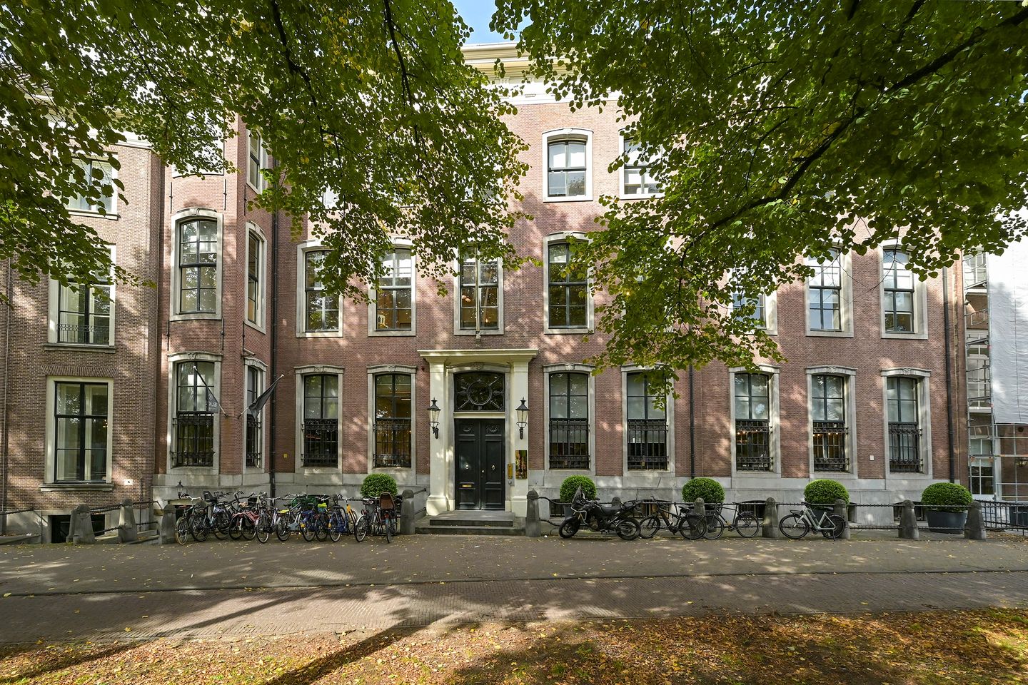 View photo 1 of Lange Vijverberg 4