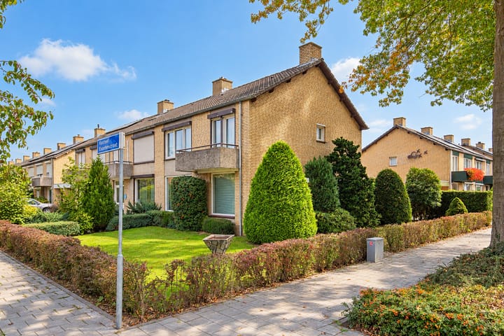 Hoekwoning te koop: Kasteel Hillenraedtstraat 17, Roermond