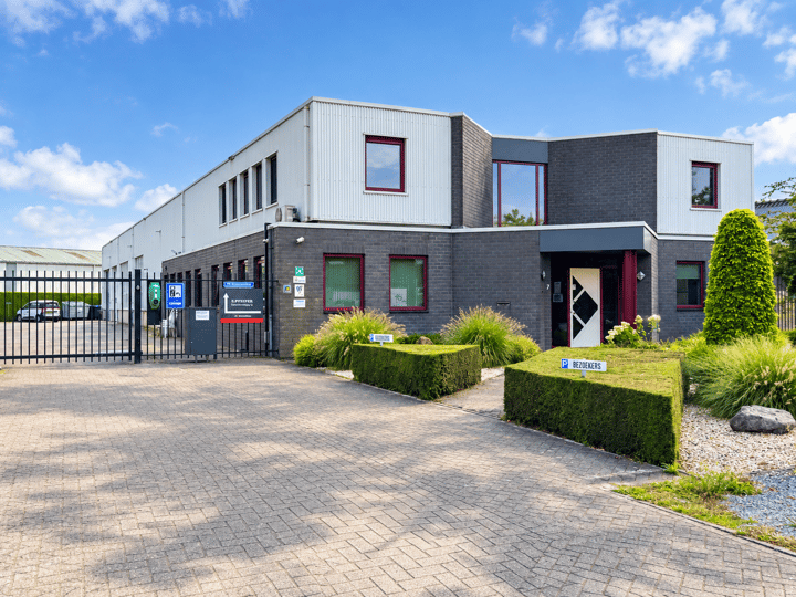 Industrieweg 7, Oost West en Middelbeers