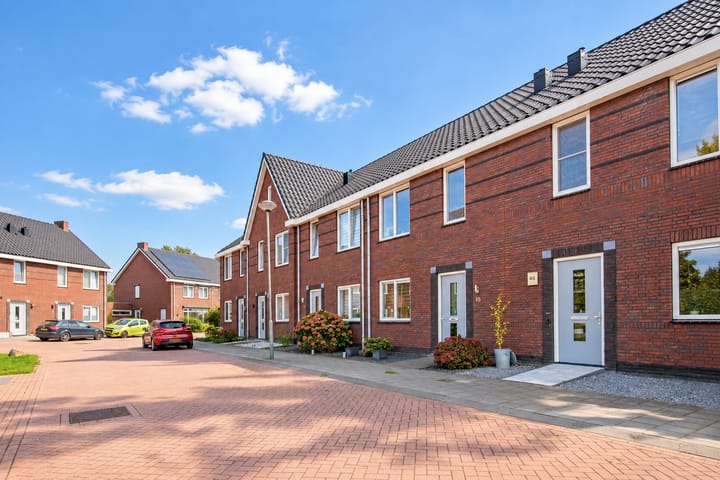 Tussenwoning te koop: Hannes Kempkensweg 48, Montfort