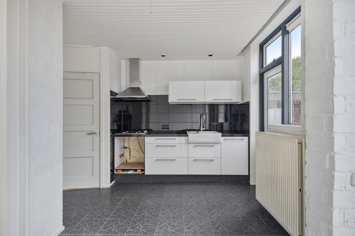 Tussenwoning te koop: Duinroosstraat 120, Den Helder