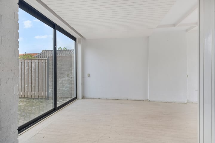 Tussenwoning te koop: Duinroosstraat 120, Den Helder