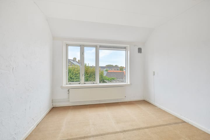 Tussenwoning te koop: Duinroosstraat 120, Den Helder