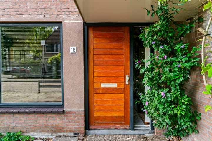 Hoekwoning te koop: Willem Alexanderstraat 18, Zoeterwoude