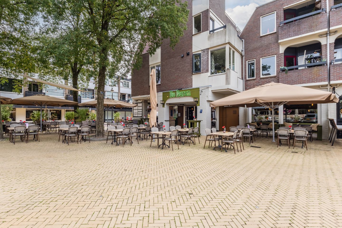Bekijk foto 2 van Leienplein 1