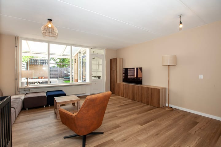 Tussenwoning te koop: Staringplein 6, Winterswijk