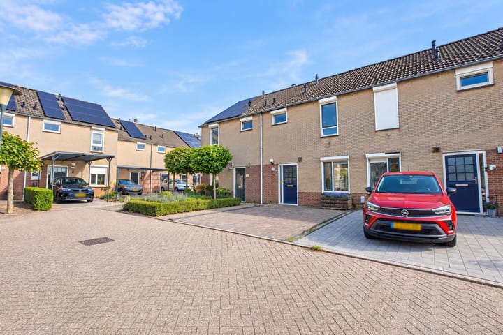Tussenwoning te koop: Staringplein 6, Winterswijk