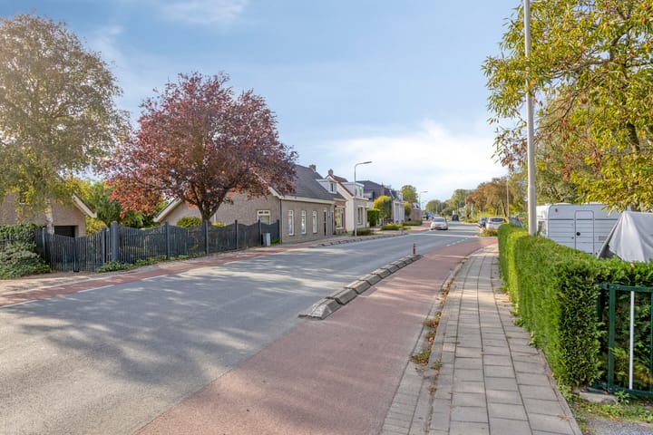 Twee-onder-één-kap te koop: Zeelandweg-Oost 5, Steenbergen (Nb)