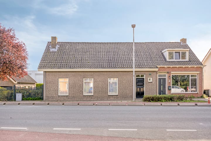 Twee-onder-één-kap te koop: Zeelandweg-Oost 5, Steenbergen (Nb)