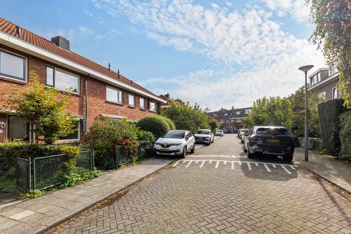 Tussenwoning te koop: Borchsatelaan 93, Rotterdam
