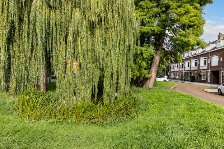 Tussenwoning te koop: Borchsatelaan 93, Rotterdam