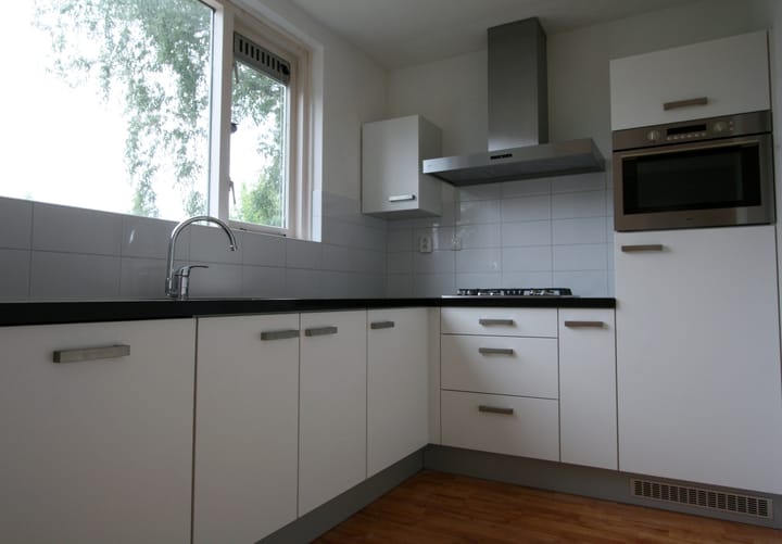 Tussenwoning te huur: Paulus Akkermanwei 14, Leeuwarden
