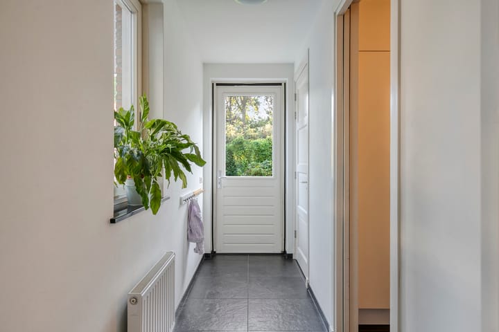 Twee-onder-één-kap te koop: Distelveld 10, Wintelre