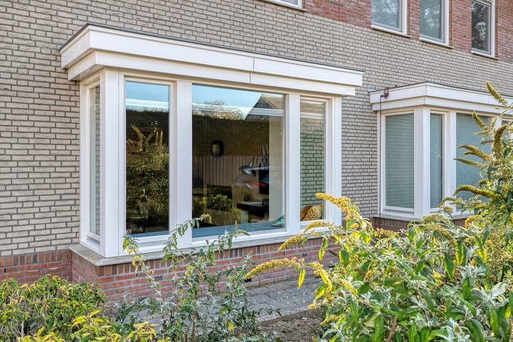 Twee-onder-één-kap te koop: Distelveld 10, Wintelre