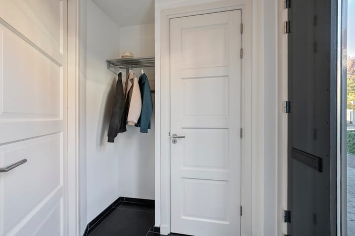 Twee-onder-één-kap te koop: Distelveld 10, Wintelre
