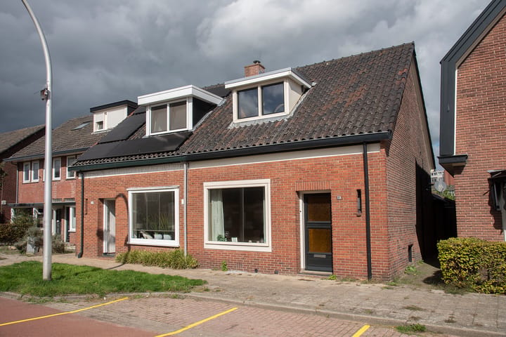 Twee-onder-één-kap te koop: Breemarsweg 228, Hengelo