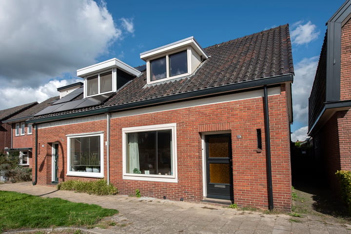 Twee-onder-één-kap te koop: Breemarsweg 228, Hengelo