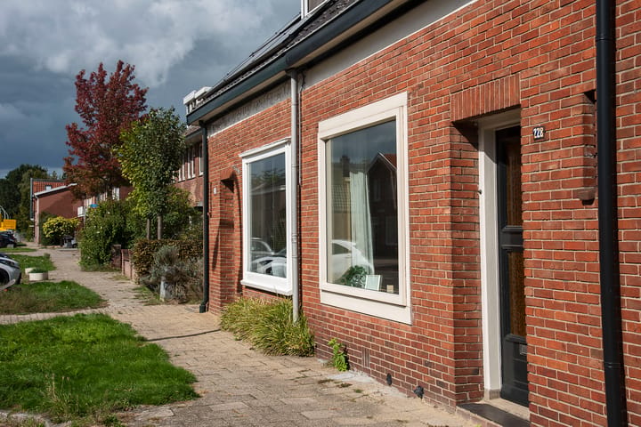 Twee-onder-één-kap te koop: Breemarsweg 228, Hengelo
