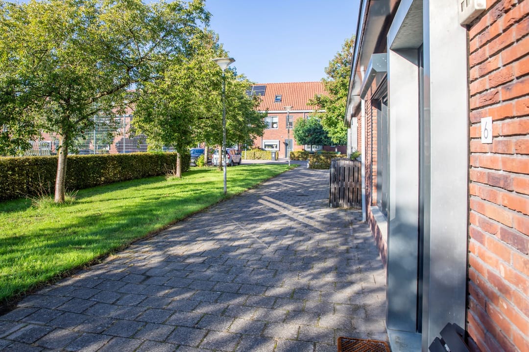 Photo 17 of Johannes Vermeerstraat 6