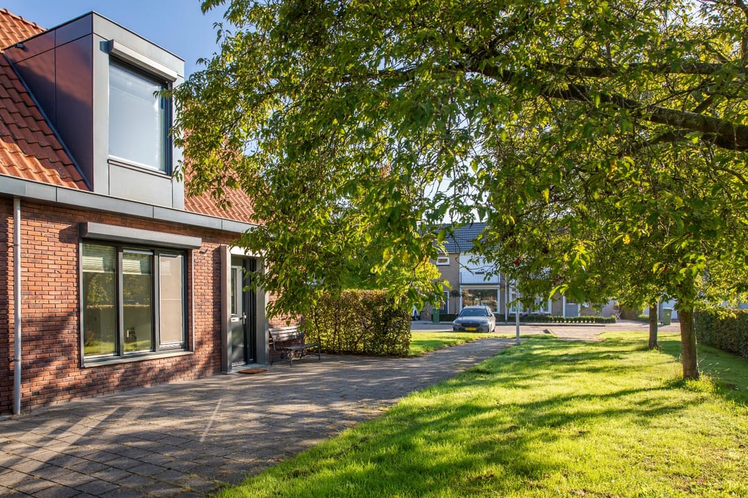 Photo 16 of Johannes Vermeerstraat 6