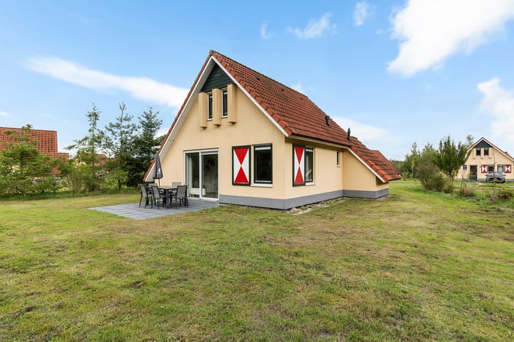 Vrijstaande woning te koop: Oranjekanaal NZ 10-0011, Wezuperbrug