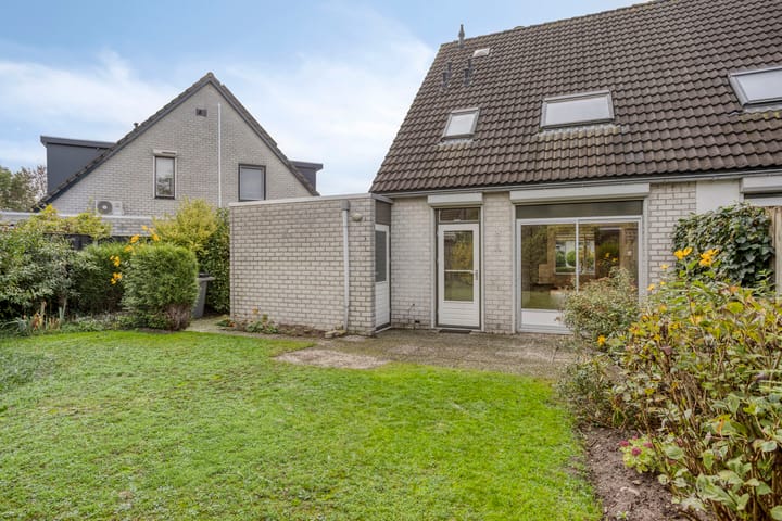 Twee-onder-één-kap te koop: Veenhof 2363, Wijchen