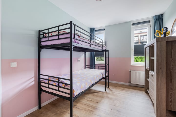 Twee-onder-één-kap te koop: Van Slootenstraat 8, Nijkerk