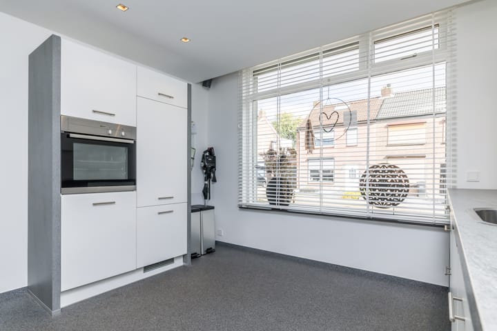 Tussenwoning te koop: Johan Evertsenstraat 18, Landgraaf