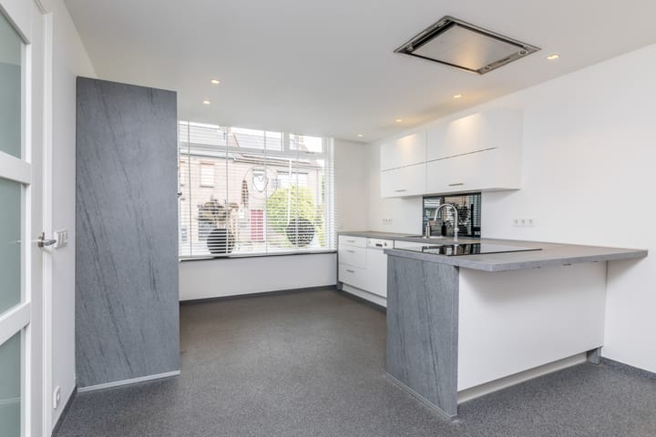 Tussenwoning te koop: Johan Evertsenstraat 18, Landgraaf