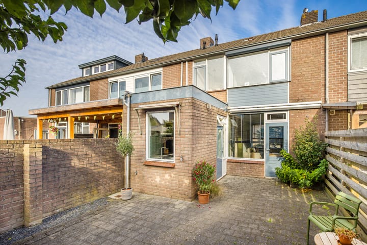 Tussenwoning te koop: Prins Willem-Alexandersingel 11, Beesd