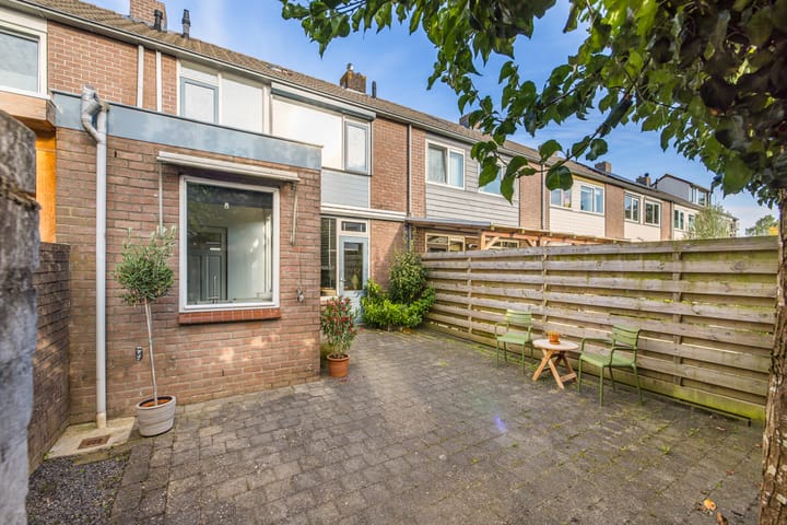 Tussenwoning te koop: Prins Willem-Alexandersingel 11, Beesd
