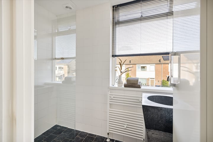 Tussenwoning te koop: Prins Willem-Alexandersingel 11, Beesd