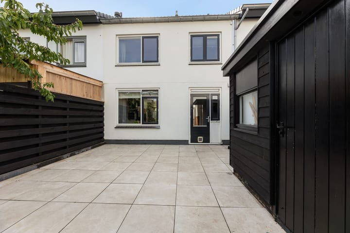 Tussenwoning te koop: Buxtehudestraat 104, Zwolle