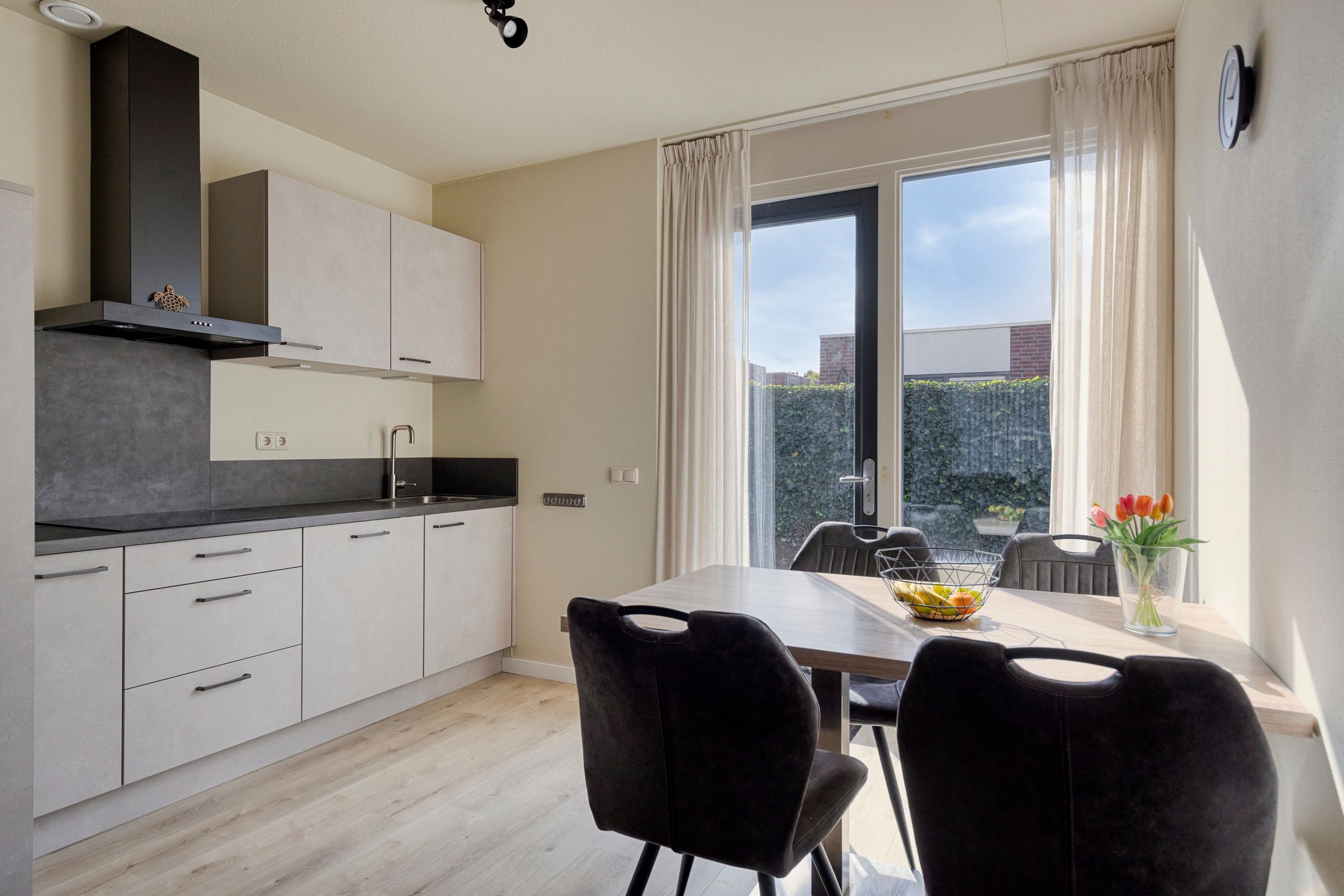 Photo 6 of Emmastraat 4