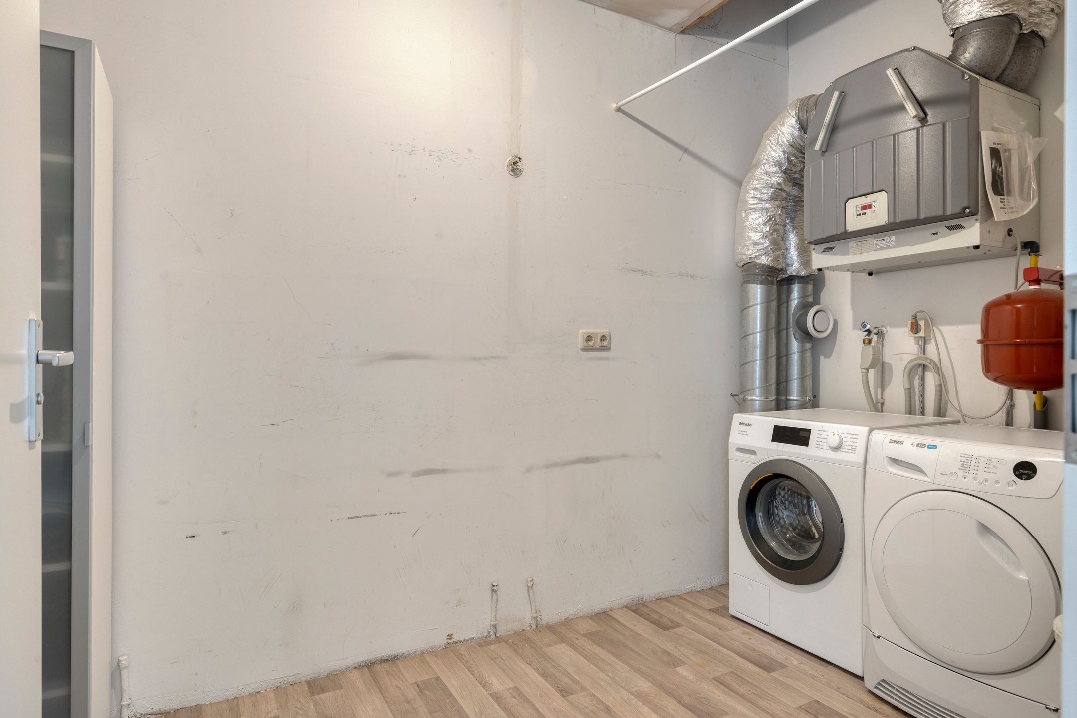 Photo 21 of Emmastraat 4