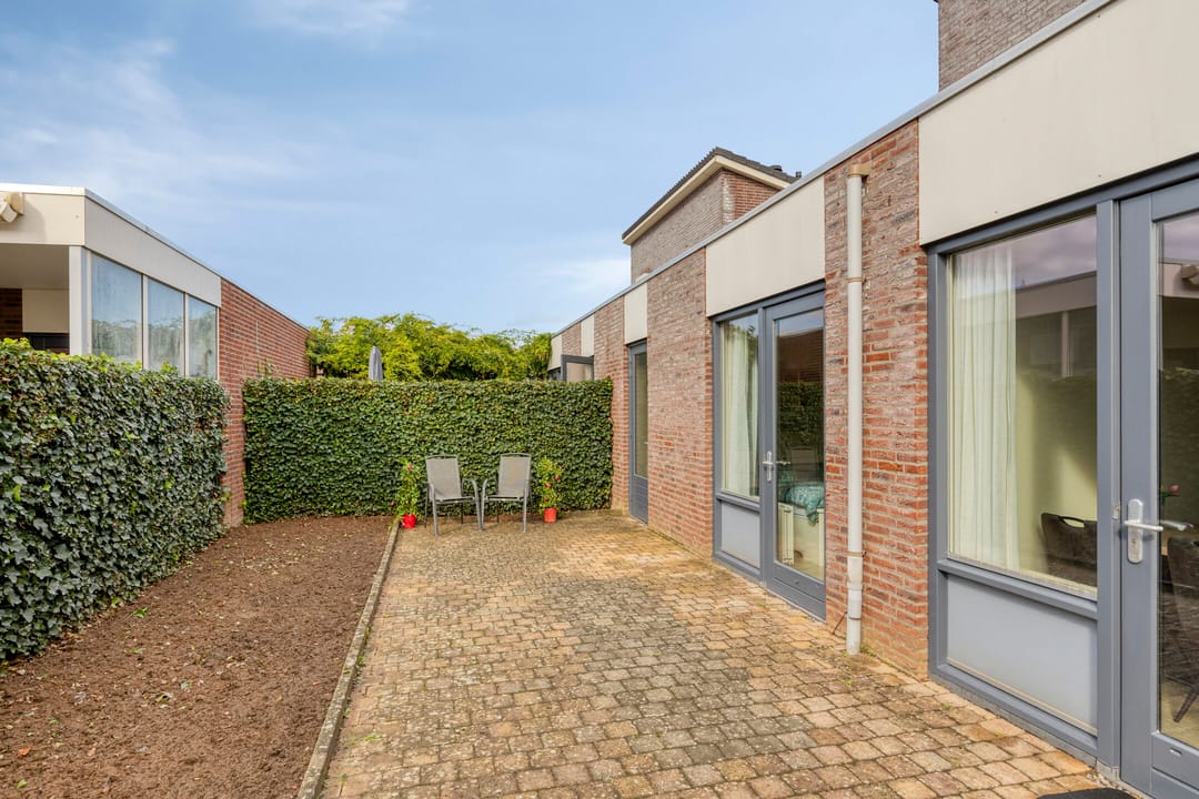 Photo 22 of Emmastraat 4