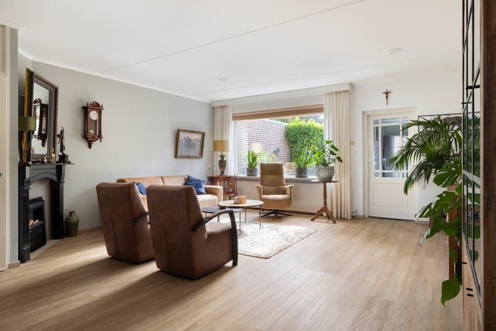 Tussenwoning te koop: Rossinistraat 45, Waalwijk