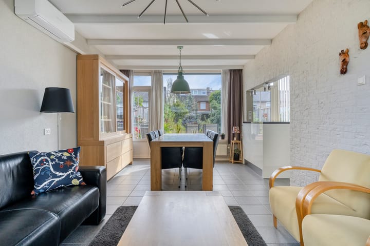 Tussenwoning te koop: Witte de Withstraat 35, Best
