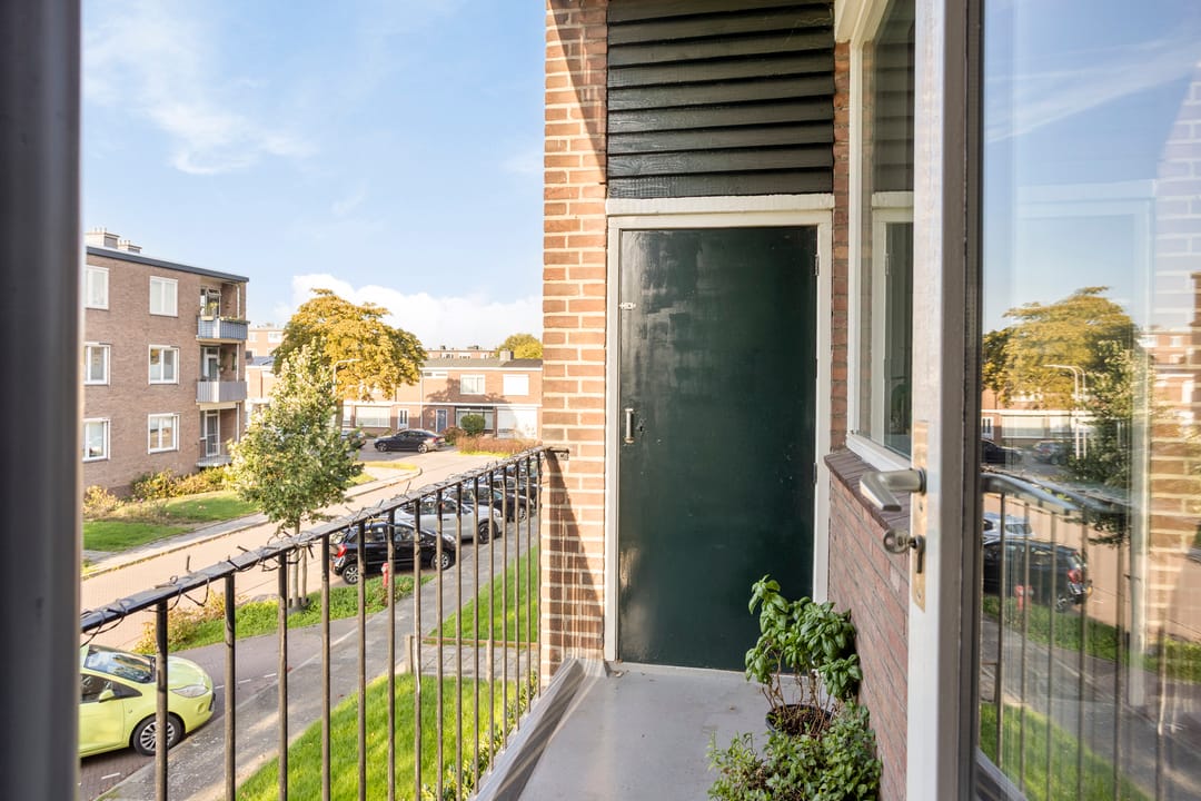 Photo 13 of Plutostraat 145