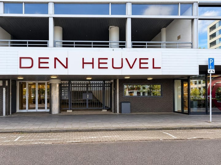 Foto 2 van Den Heuvel 198