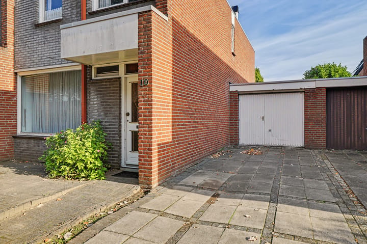 Tussenwoning te koop: Hertog Alvastraat 10, Venlo