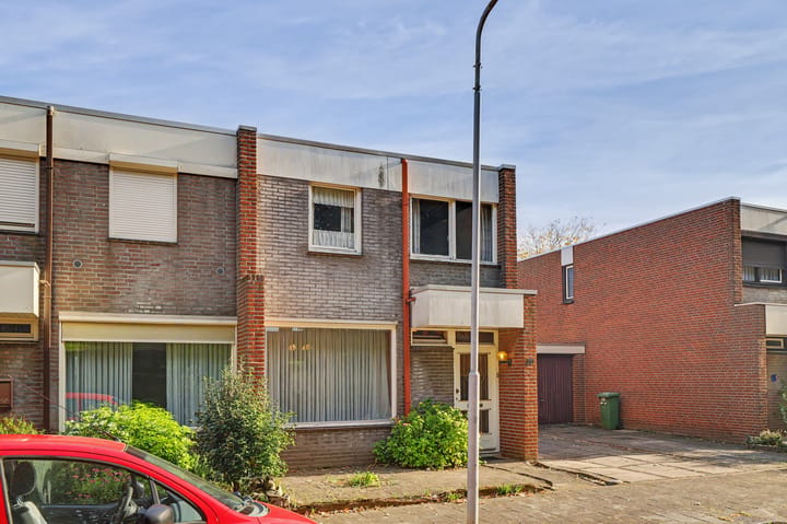 Tussenwoning te koop: Hertog Alvastraat 10, Venlo