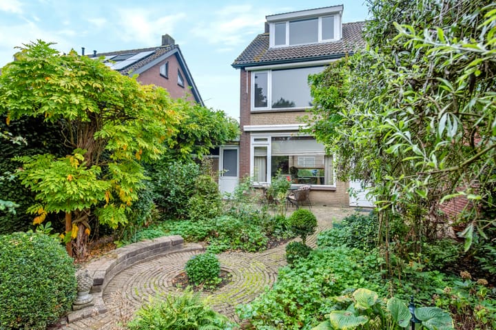 Tussenwoning te koop: Slingerlandstraat 21, Meerkerk