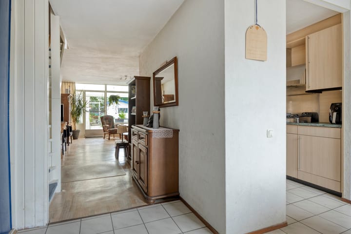 Tussenwoning te koop: Admiraal Helfrichstraat 16, Roermond
