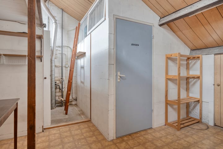 Tussenwoning te koop: Admiraal Helfrichstraat 16, Roermond