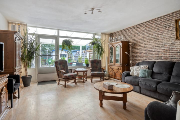 Tussenwoning te koop: Admiraal Helfrichstraat 16, Roermond